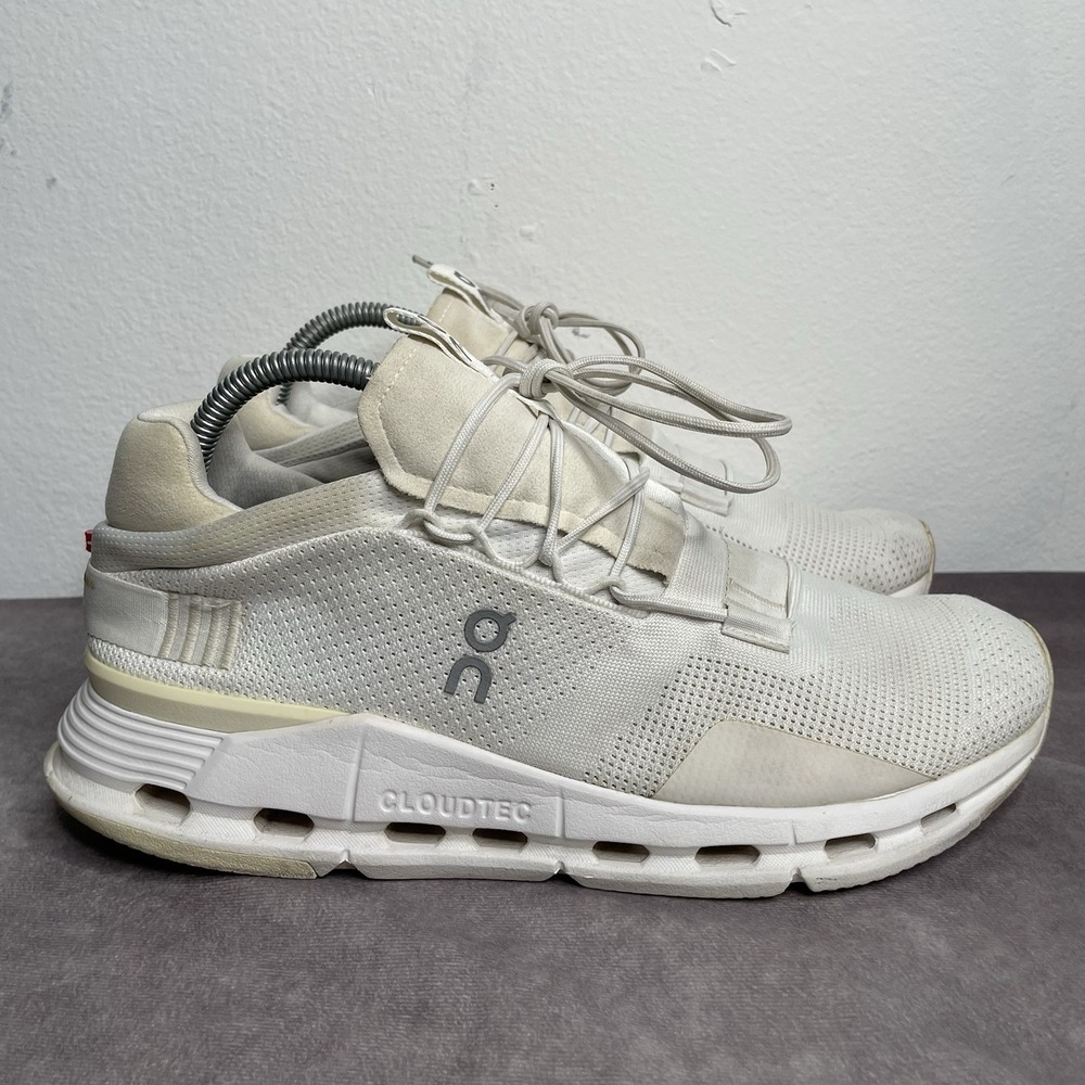 On Cloudnova Mens 9.5 White Sneakers Running Training Shoes 26.98227